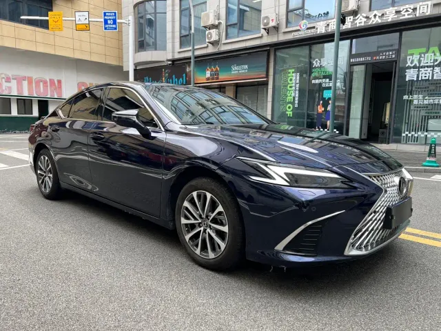 Lexus ES — Фото автомобиля 3