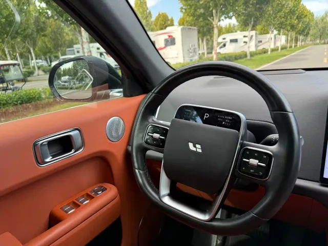 Li Auto L7 — Фото автомобиля 11