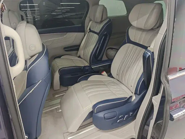 Roewe iMAX8 — Фото автомобиля 16