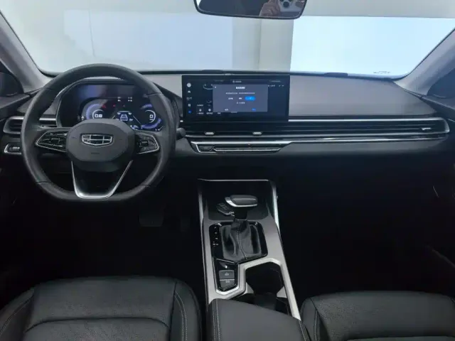 Geely Emgrand — Фото автомобиля 12