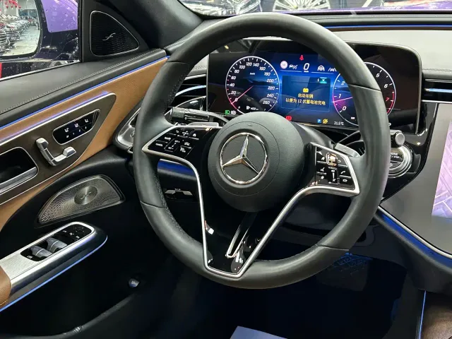 Mercedes-Benz E-Class — Фото автомобиля 11