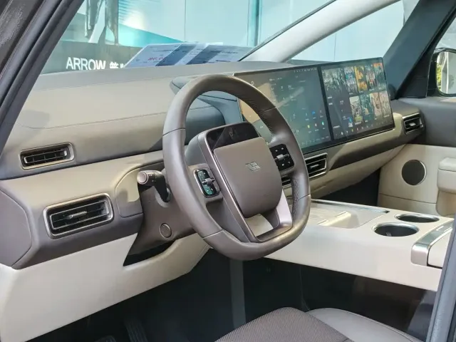 Li Auto MEGA — Фото автомобиля 10