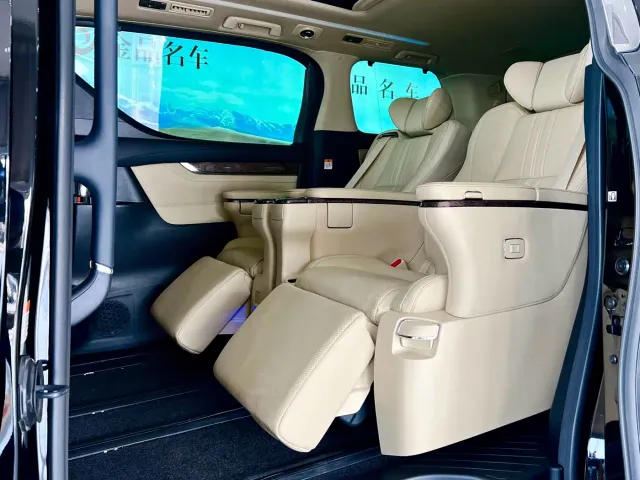 Toyota Alphard — Фото автомобиля 10