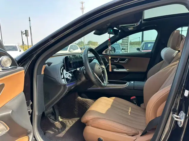 Mercedes-Benz E-Class — Фото автомобиля 2