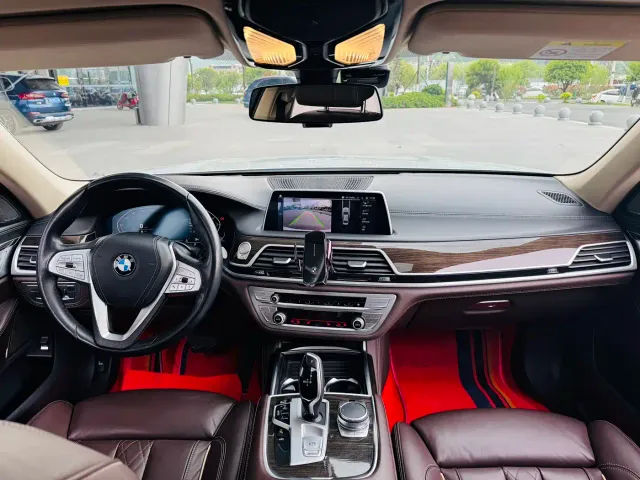 BMW 7 Series — Фото автомобиля 23