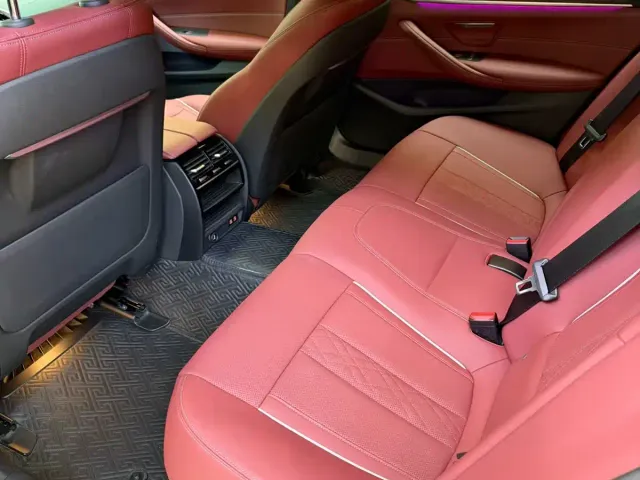 BMW 5 Series — Фото автомобиля 8