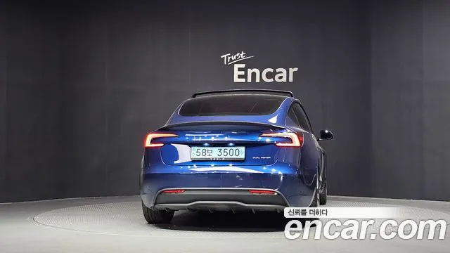 Tesla Model 3 — Фото автомобиля 4