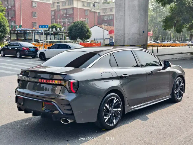 Lynk & Co 03 — Фото автомобиля 12