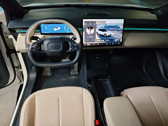 Lynk & Co Z20 — Фото автомобиля 12