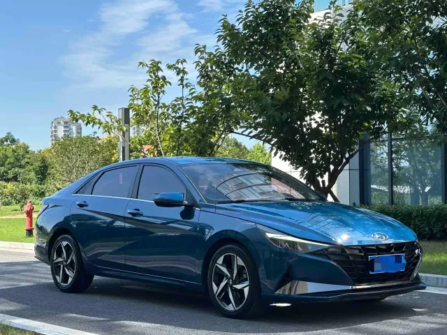 Hyundai Elantra — Фото автомобиля 3