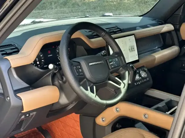 Land Rover Defender — Фото автомобиля 6