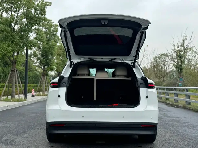 Li Auto i6 — Фото автомобиля 10
