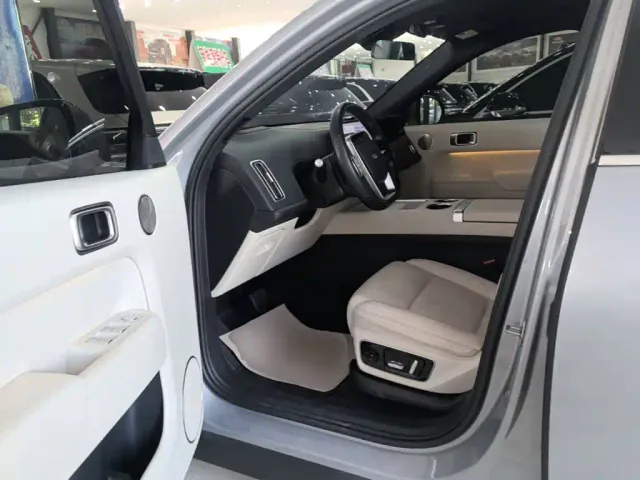 Li Auto L7 — Фото автомобиля 15