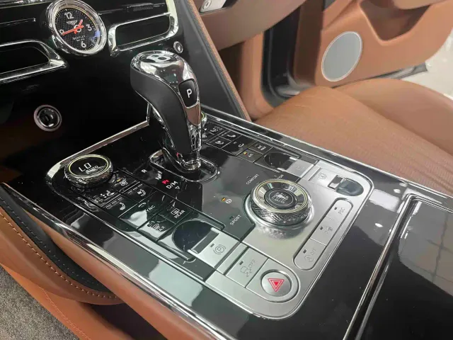 Bentley Flying Spur — Фото автомобиля 18