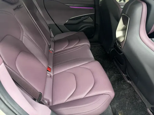 Xiaomi SU7 — Фото автомобиля 8