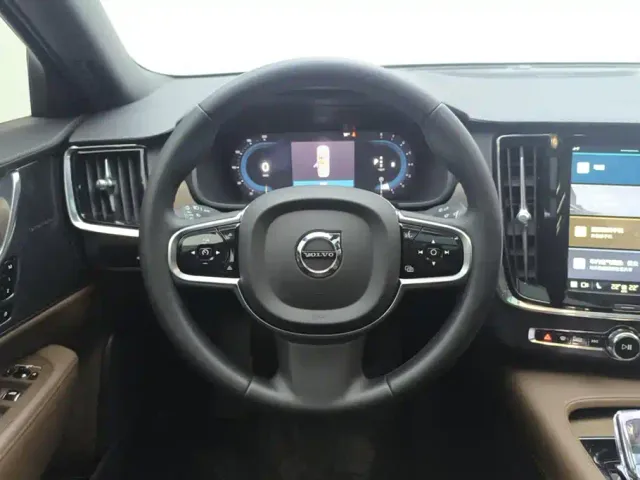 Volvo S90 — Фото автомобиля 15