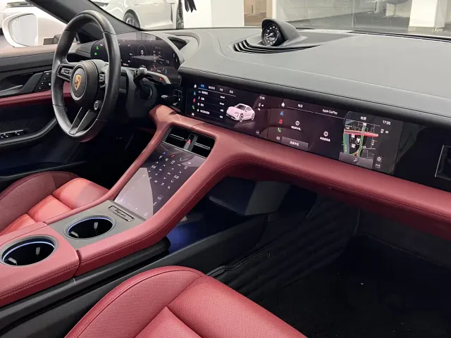 Porsche Taycan — Фото автомобиля 6