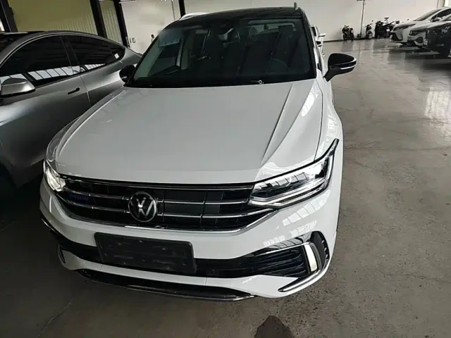 Volkswagen Tiguan L PHEV — Фото автомобиля 2