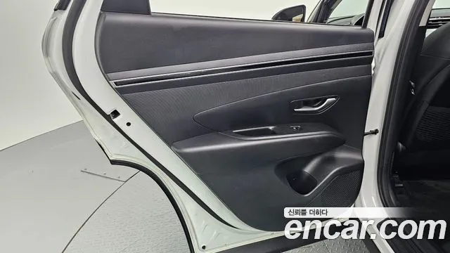 Hyundai Tucson Tucson (NX4) Бензин 1.6 турбо 2WD — Фото автомобиля 25