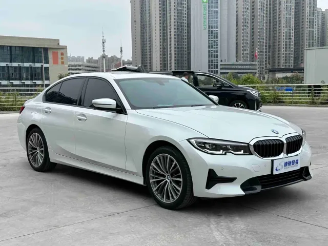 BMW 3 Series — Фото автомобиля 3