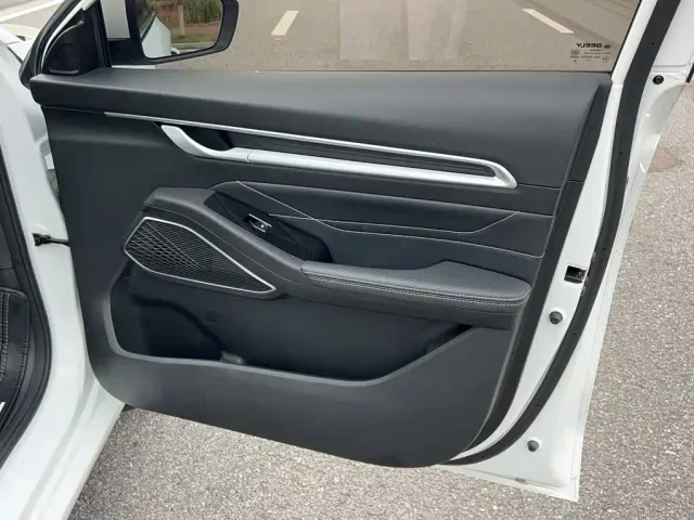 Geely Emgrand — Фото автомобиля 15