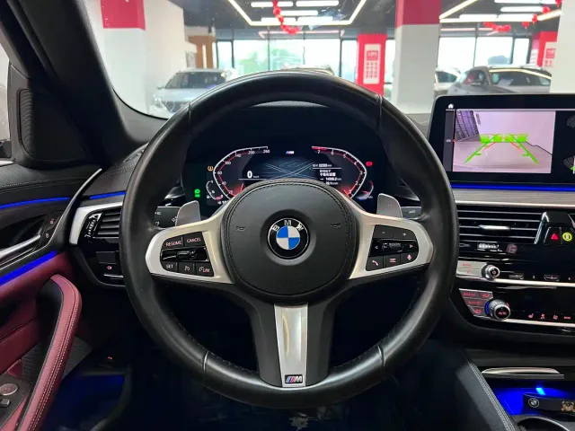 BMW 5 Series — Фото автомобиля 3