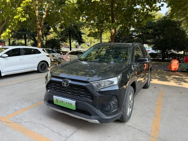 Фотография автомобиля — Toyota RAV4