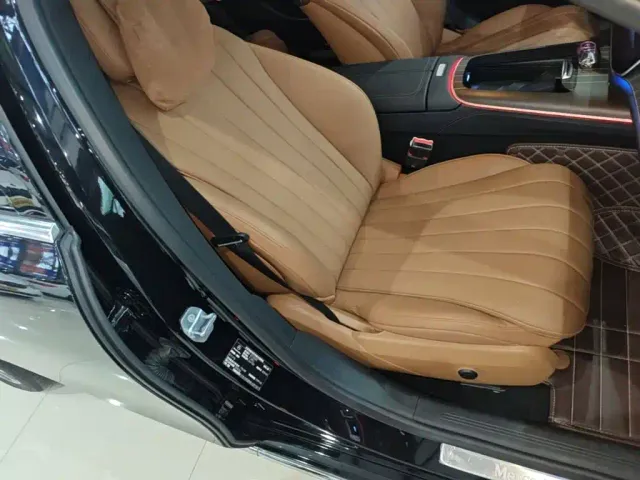 Mercedes-Benz E-Class — Фото автомобиля 24