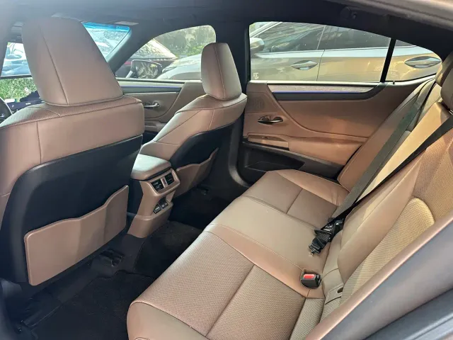 Lexus ES — Фото автомобиля 7