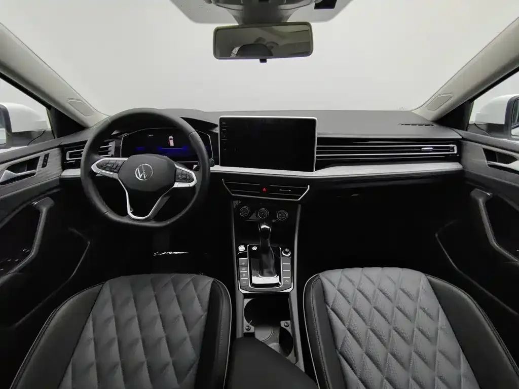 Volkswagen Sagitar 2025 300TSI DSG Surpass Edition — Фото автомобиля 5