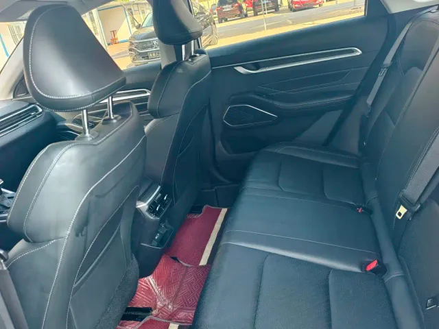 Geely Emgrand — Фото автомобиля 13