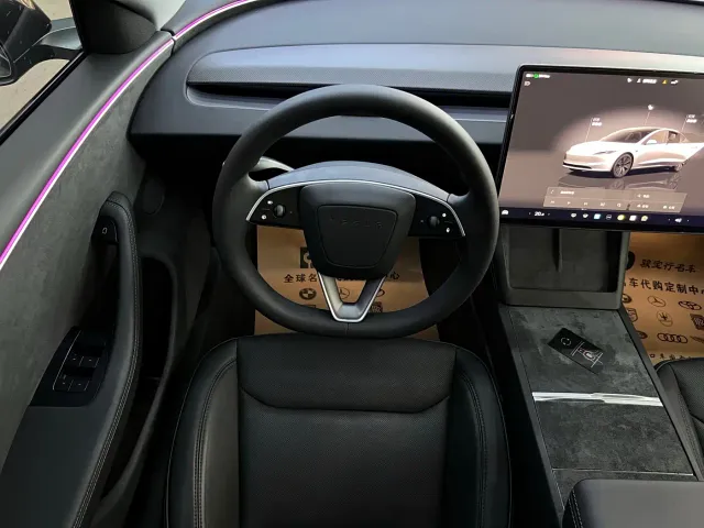 Tesla Model 3 — Фото автомобиля 13