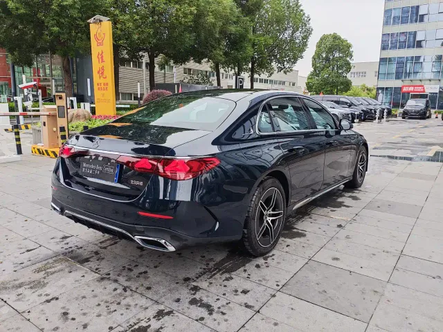 Mercedes-Benz E-Class — Фото автомобиля 24