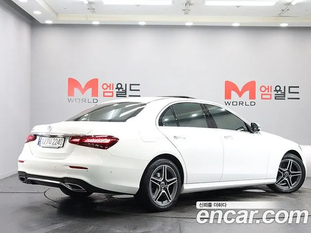 Mercedes-Benz E-Class — Фото автомобиля 4