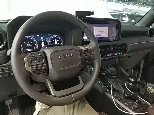 Toyota Prado — Фото автомобиля 9