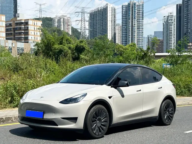 Фотография автомобиля — Tesla Model Y