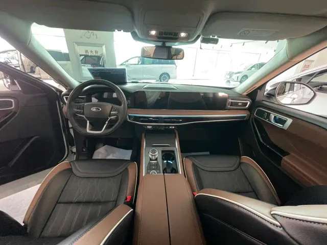Ford Explorer — Фото автомобиля 10
