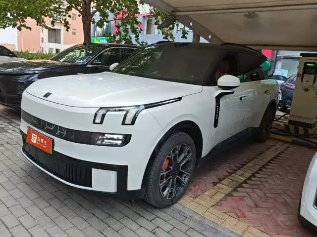 Фотография автомобиля — Lynk & Co 900