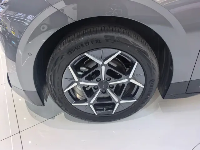 Lynk & Co Z20 — Фото автомобиля 9