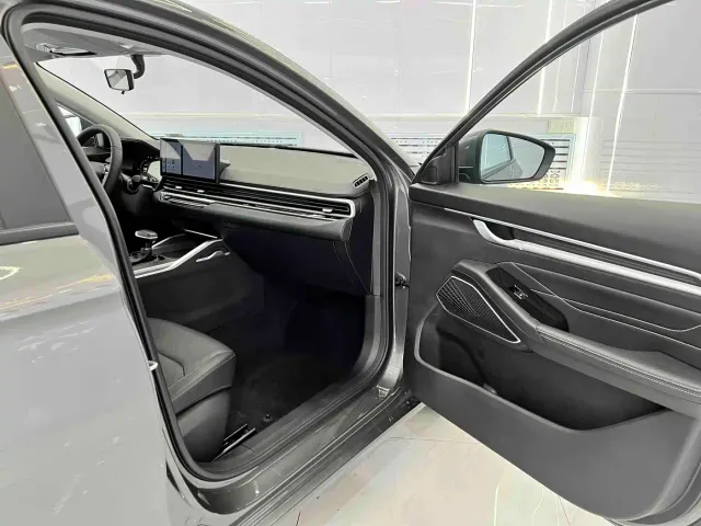 Geely Emgrand — Фото автомобиля 15