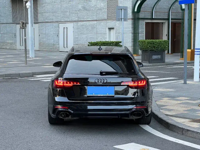 Audi RS 4 — Фото автомобиля 8