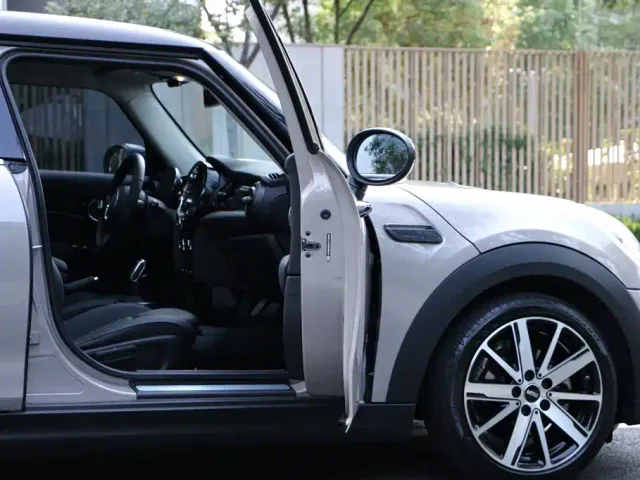 MINI Hatch — Фото автомобиля 17