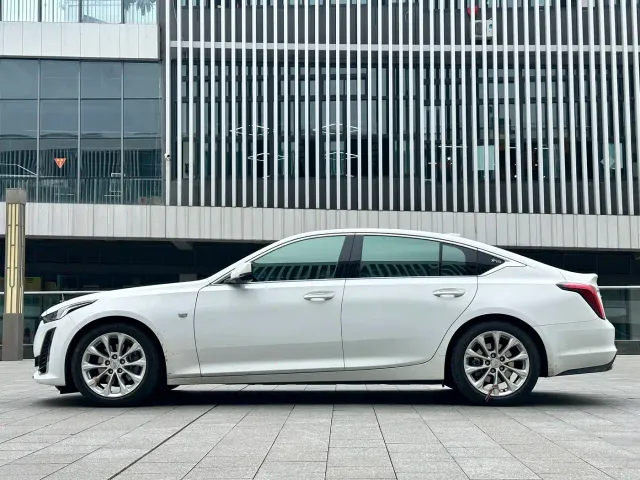Cadillac CT5 — Фото автомобиля 3