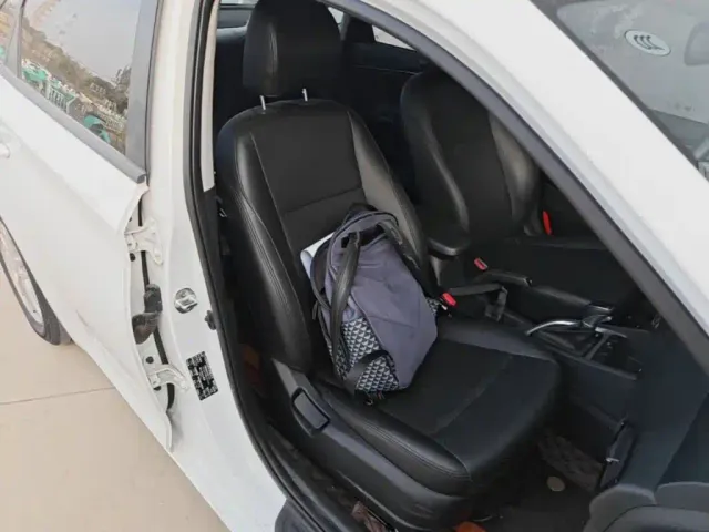 Hyundai Elantra — Фото автомобиля 24