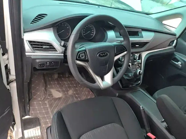 JAC Refine M3 — Фото автомобиля 9
