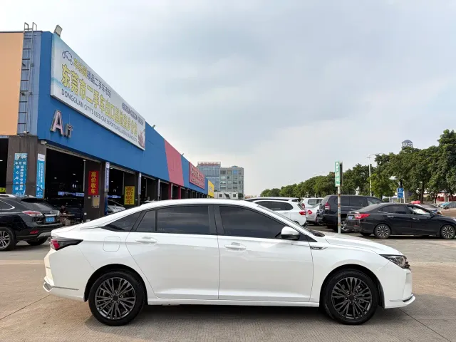 Dongfeng Yixuan MAX — Фото автомобиля 8