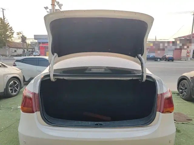 Dongfeng Fengshen E70 — Фото автомобиля 18