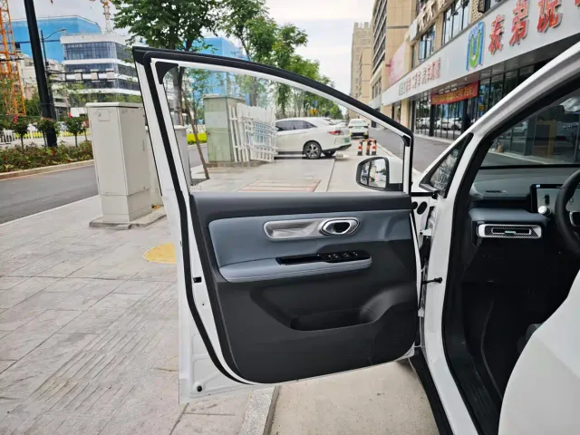 GAC Aion Y — Фото автомобиля 13