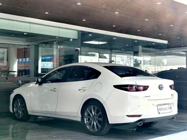 Mazda Axela — Фото автомобиля 8