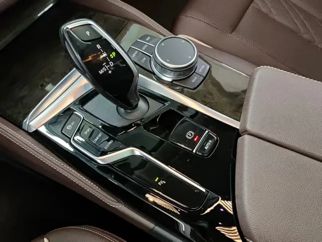 BMW 5 Series — Фото автомобиля 12